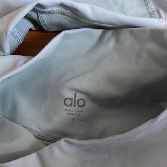 Alo yoga high waisted coast capri powder blue leggings - Picture 7 of 7